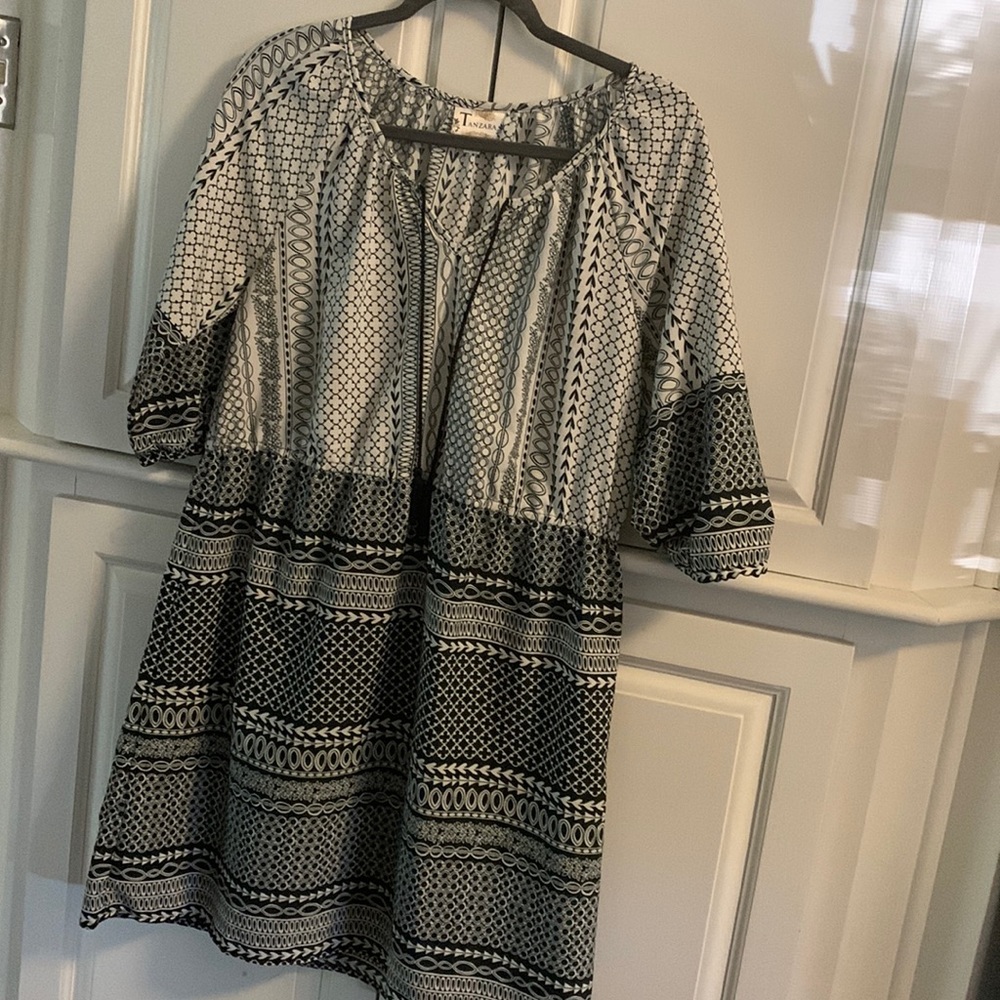 3/4 sleeve mud length dress. Black and white.